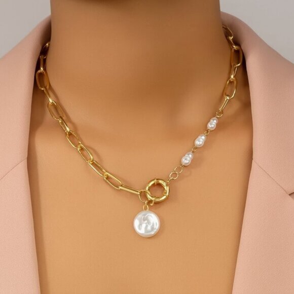 Jewelry - “CHARLOTTE” - Elegant gold plated pearl link necklace